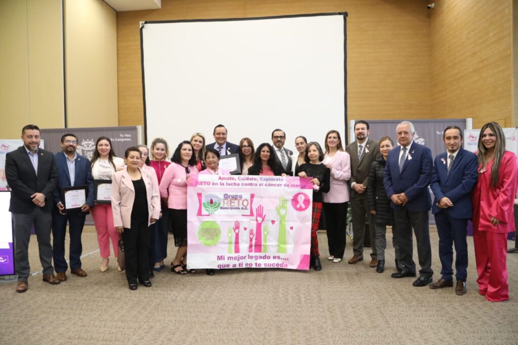    Se lleva a cabo la conferencia “Cáncer de mama, lo que debes conocer”.