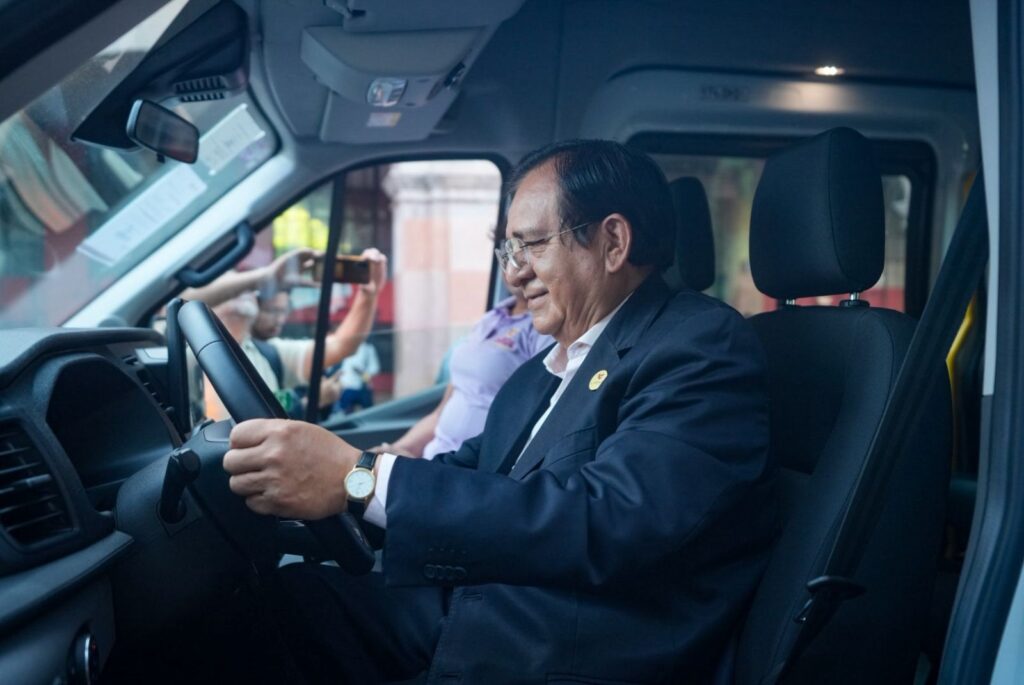 INSMUJERES ESTRENA UNIDAD MOVIL PARA AMPLIAR COBERTURA DE SERVICIOS A LAS COLONIAS Y COMUNIDADES