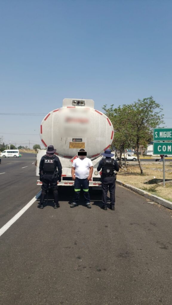 Detiene Secretaría de Seguridad y Paz a conductor y asegura autotanque con 20 mil litros de hidrocarburo en Celaya